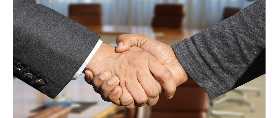 Management : Une théorie à portée de mains - Billet à découvrir sur Etoile Mag Actualités - Depuis 1980, Jean de Bony lit notre tempérament – donc nos aptitudes naturelles – au creux de nos paumes. Et en a conçu une méthode cousue main.