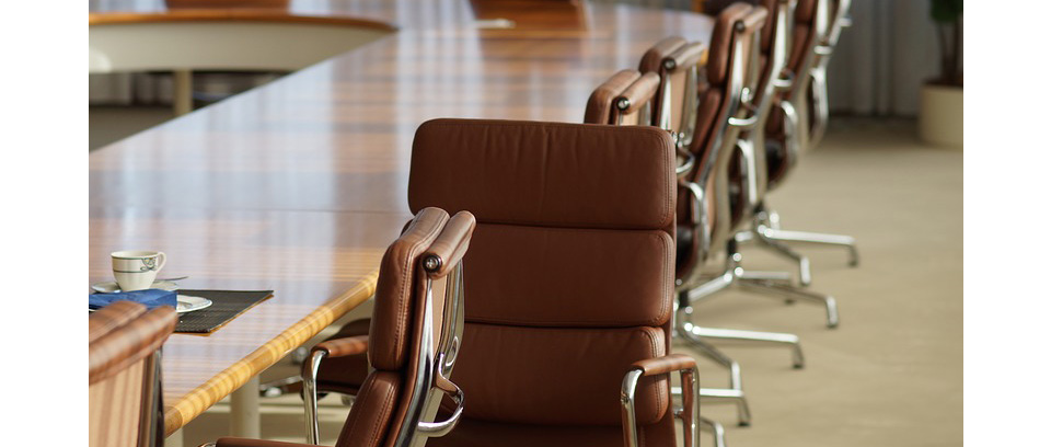 La Territoriale souffre d’un émiettement de sa représentation. A lire sur Etoile Mag Actualités. Christian Oliveres stigmatise une prudence confinant à l’indifférence des employeurs locaux en matière de RH , des les élus locaux ne revendiquant pas leurs responsabilités en la matière et un émiettement de la représentation des collectivités dans le débat national.