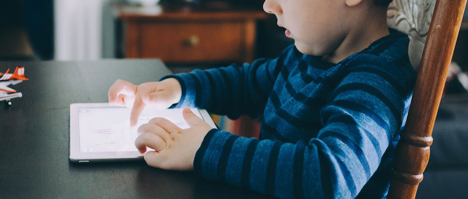 Brève : Numérique : Les enfants à cran devant l’écran ? Et si l’école numérique n’était pas une aussi bonne idée qu’on le dit ? La question mérite d’être posée… A lire sur Etoile Mag Actualités.