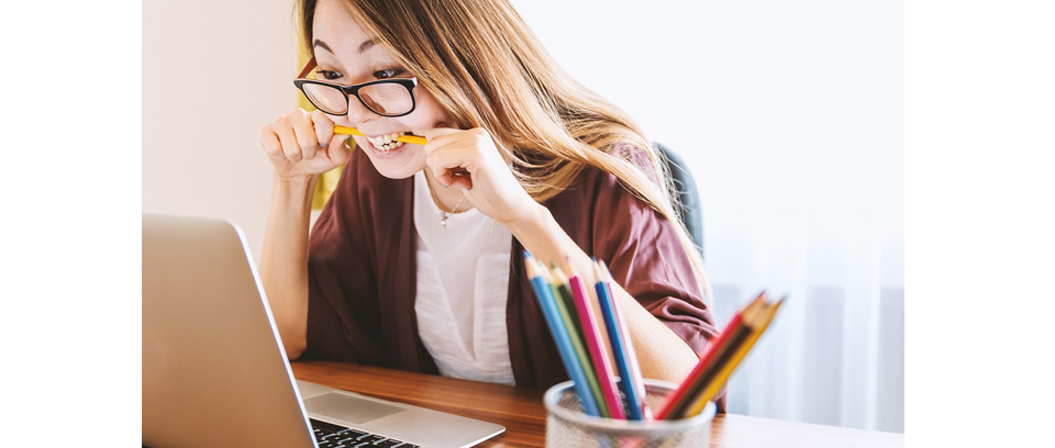 5 conseils pour gérer la surcharge mentale au bureau « On ne peut pas contracter le doigt et le détendre en même temps», rappelle le neurobiologiste Jean-Philippe Lachaux dans l’émission La Tête au Carré. Évident ? Pourtant, c’est cette exigence contradictoire que l’hyperconnexion et le travail multitâches font subir à nos neurones, jusqu’à l'excès de charge mentale. Pour se protéger, deux solutions : s’isoler dans une grotte… Ou utiliser des outils adaptés ! A lire sur Etoile Mag Actualités.